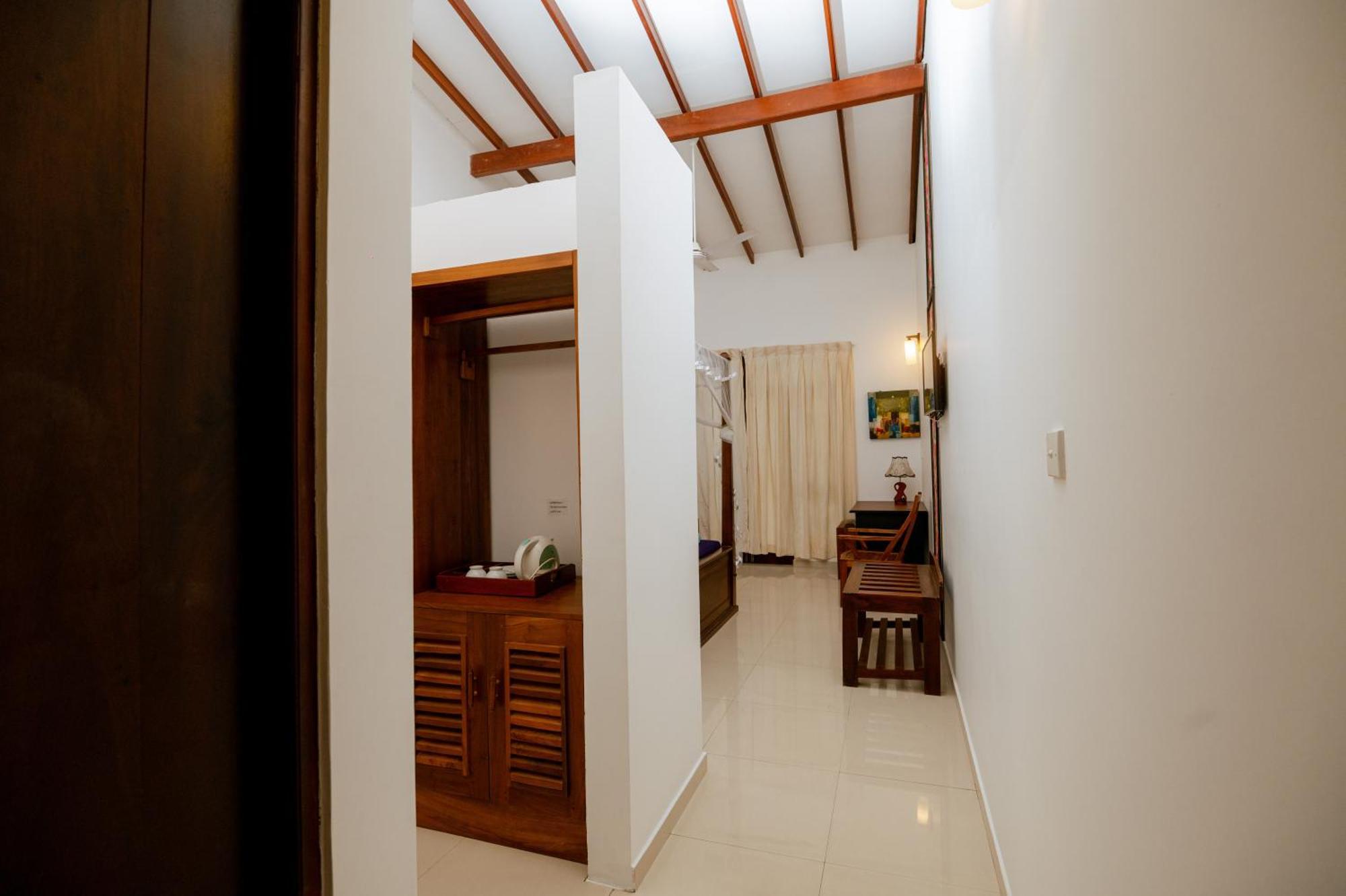 Prince Beach Hotel Bentota Exterior foto