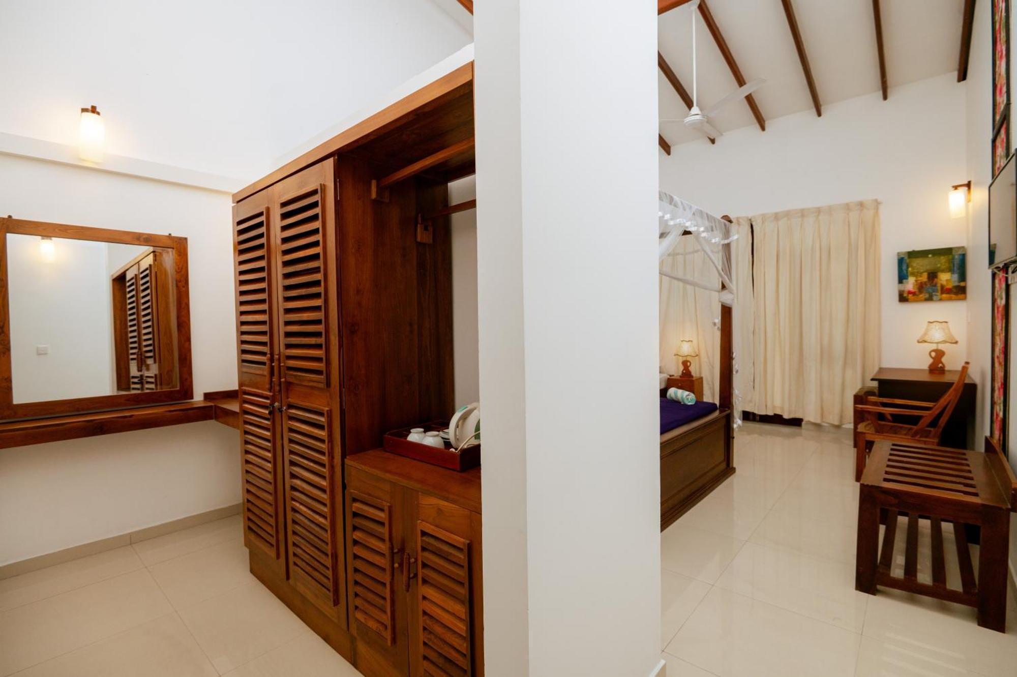 Prince Beach Hotel Bentota Exterior foto