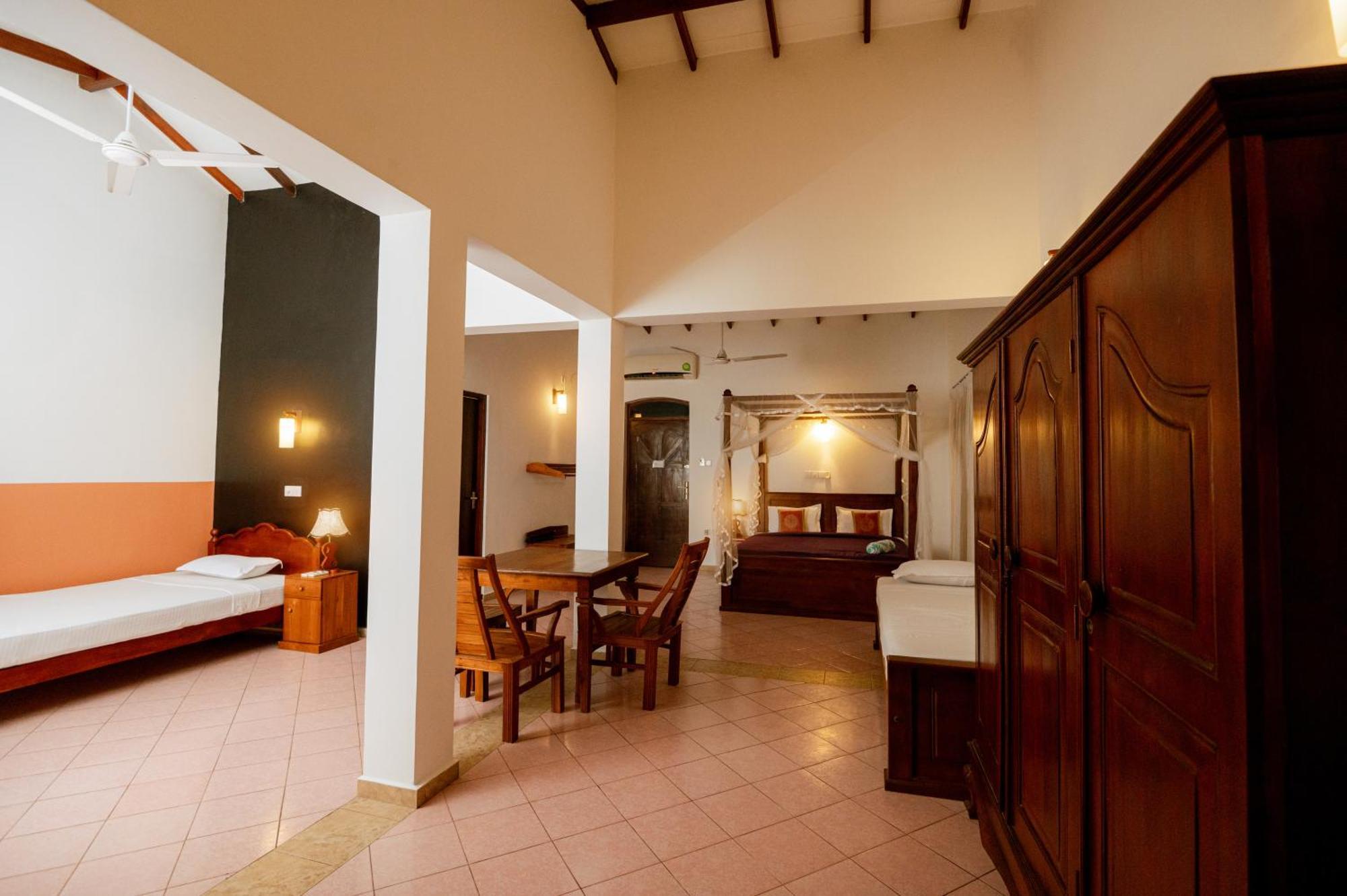 Prince Beach Hotel Bentota Exterior foto