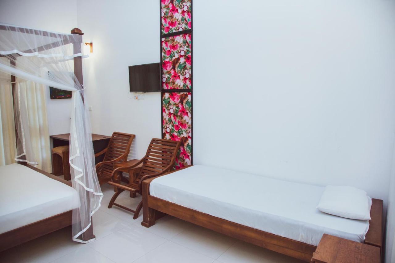 Prince Beach Hotel Bentota Exterior foto