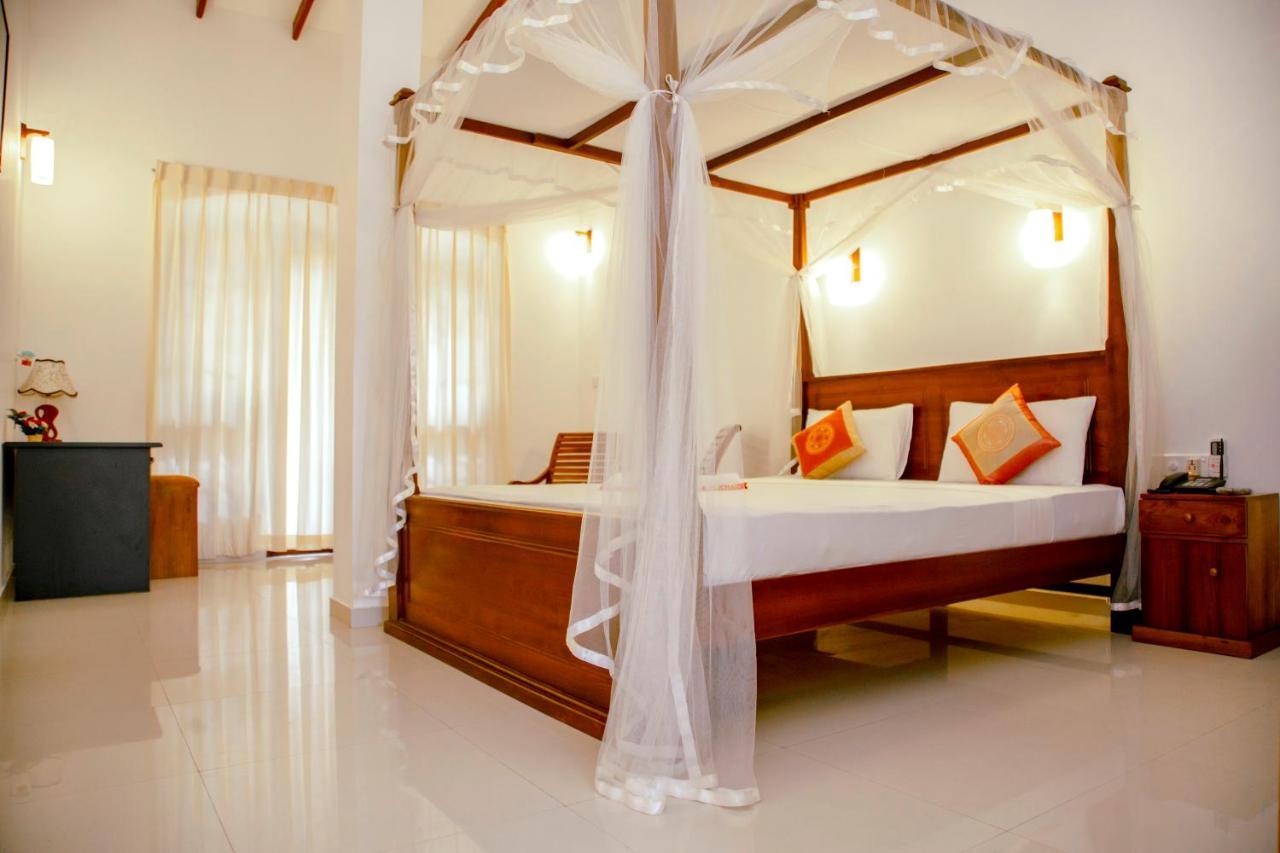 Prince Beach Hotel Bentota Exterior foto
